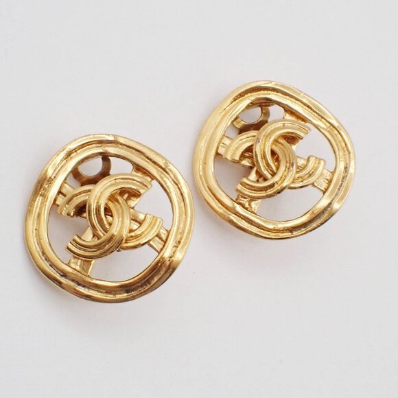 CHANEL CC Logo Button Earrings 96P Clip-On Gold France Vintage 32RL276 - Picture 1 of 10